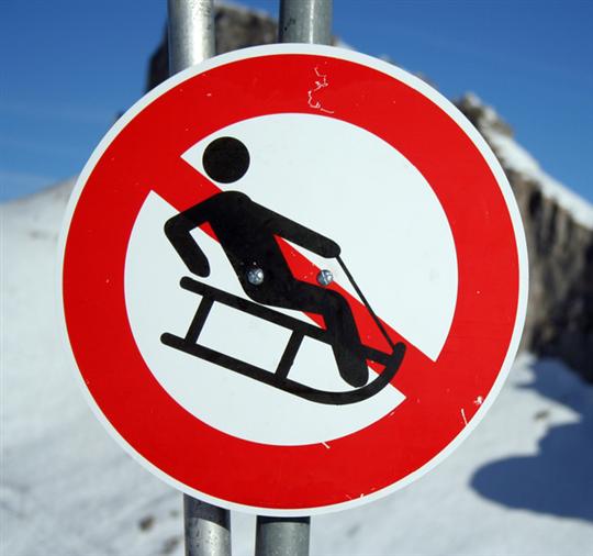 加拿大惠斯勒滑雪场滑雪警示标识