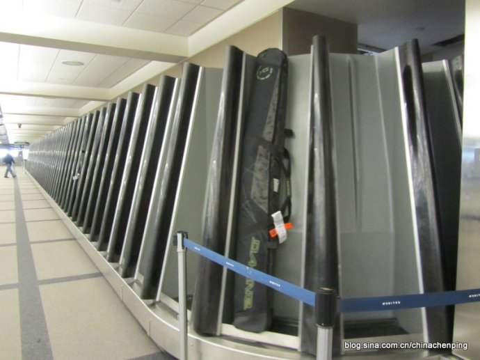 丹佛机场的滑雪气息