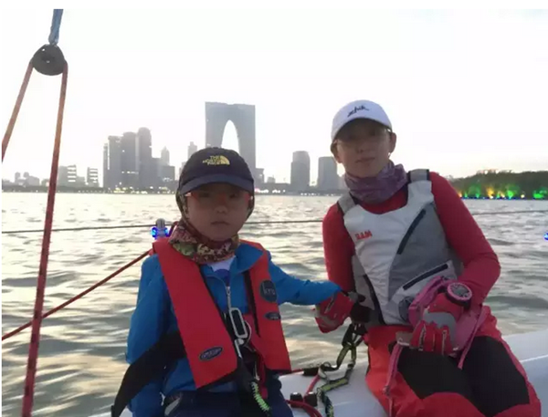 4岁招风小童子首次参赛大帆船记
