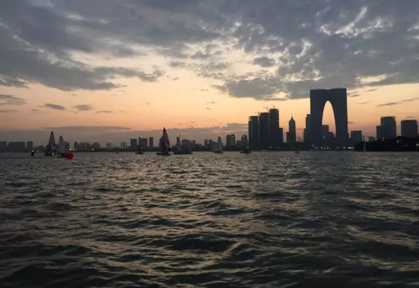 4岁招风小童子首次参赛大帆船记