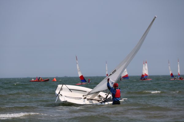 南戴河海边- 帆船就是翻船！