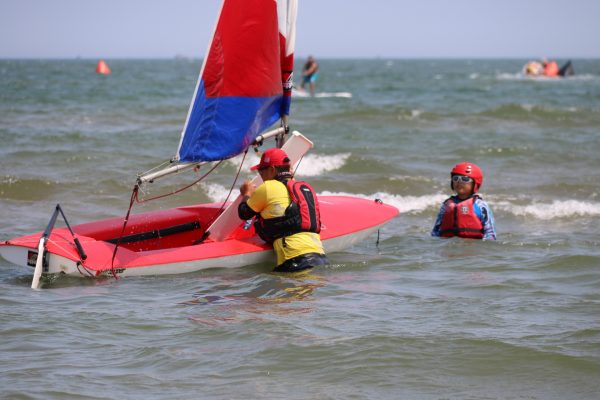 南戴河海边- 帆船就是翻船！