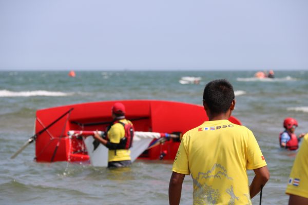 南戴河海边- 帆船就是翻船！