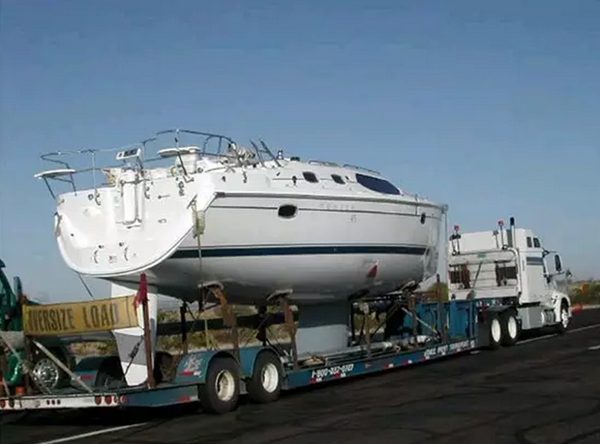 如何在路上安全地运输你的帆船