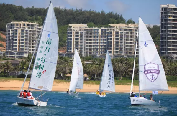 富力湾帆船赛首日:好风好水好比赛