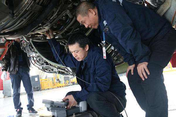 南航新疆机务：“劳模”张文强