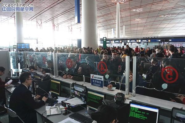 有一种忙碌叫春运  有一种责任叫担当 有一种温暖叫守候 国航地服人春运保障第一天