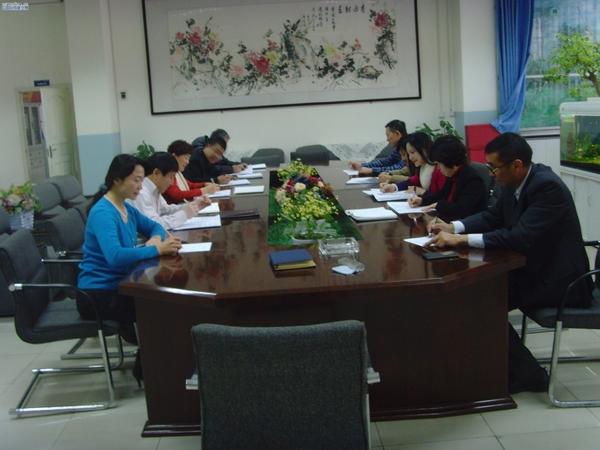 南航新疆离退部开展新《准则》和《条例》学习活动