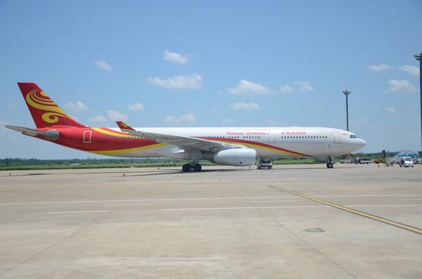 执飞"北京-曼彻斯特"航线的是海南航空a330的豪华客机.