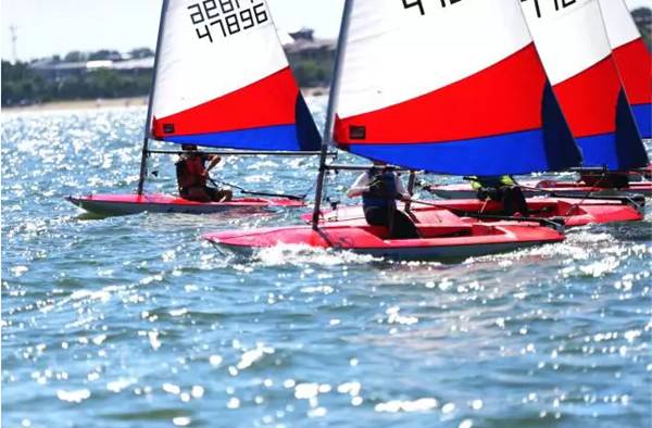 2个月，12万张照片，他用爱记录下了700个孩子的快乐童年