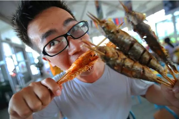 2个月，12万张照片，他用爱记录下了700个孩子的快乐童年