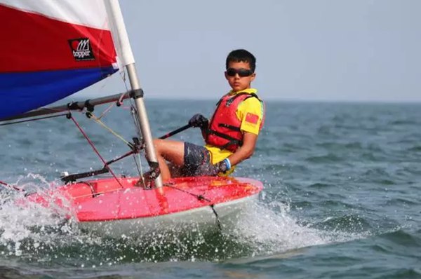 2个月，12万张照片，他用爱记录下了700个孩子的快乐童年