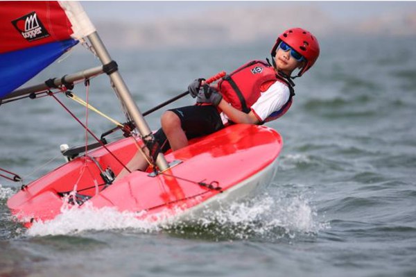 2个月，12万张照片，他用爱记录下了700个孩子的快乐童年