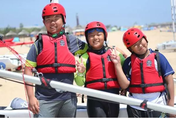 2个月，12万张照片，他用爱记录下了700个孩子的快乐童年