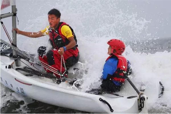 2个月，12万张照片，他用爱记录下了700个孩子的快乐童年