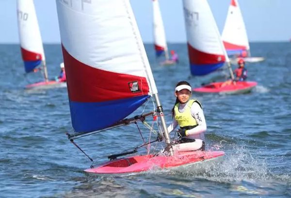 2个月，12万张照片，他用爱记录下了700个孩子的快乐童年