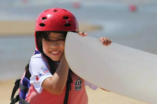 2个月，12万张照片，他用爱记录下了700个孩子的快乐童年