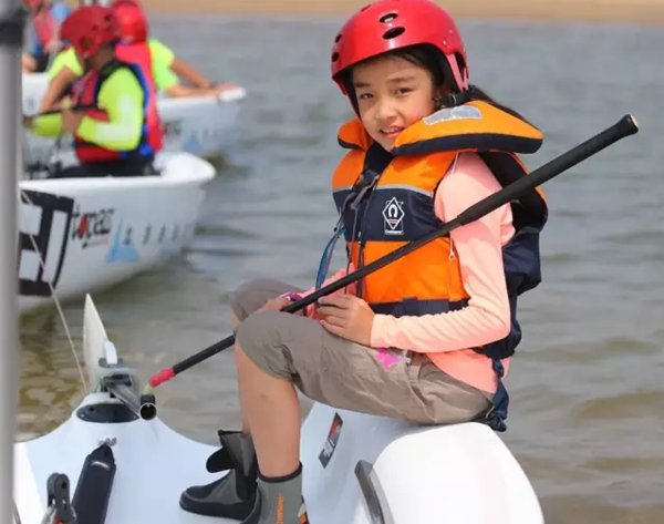 2个月，12万张照片，他用爱记录下了700个孩子的快乐童年