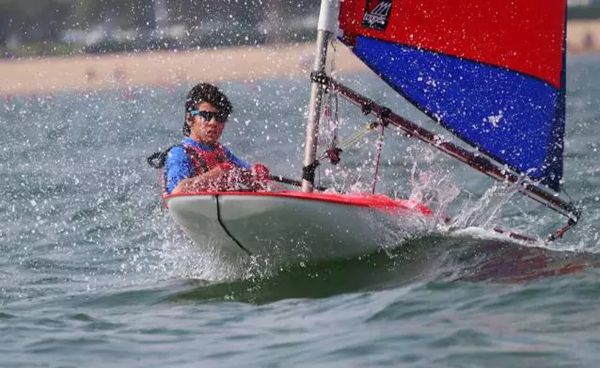 2个月，12万张照片，他用爱记录下了700个孩子的快乐童年