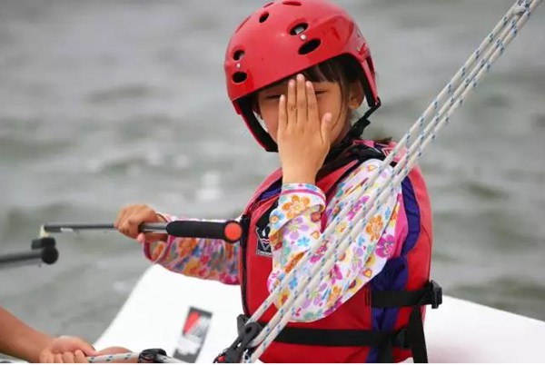 2个月，12万张照片，他用爱记录下了700个孩子的快乐童年