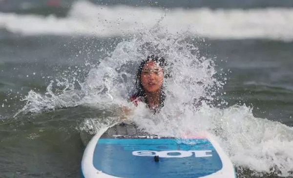 2个月，12万张照片，他用爱记录下了700个孩子的快乐童年