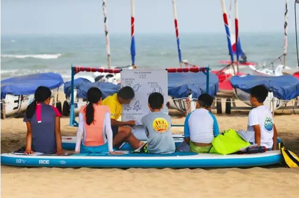 2个月，12万张照片，他用爱记录下了700个孩子的快乐童年