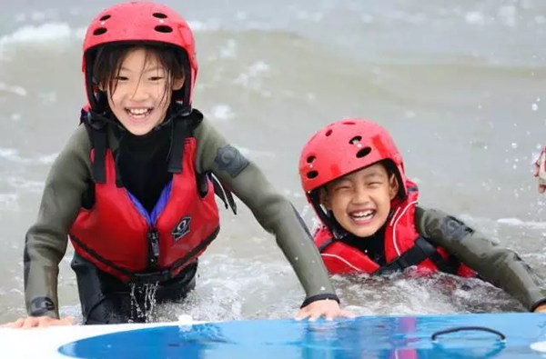 2个月，12万张照片，他用爱记录下了700个孩子的快乐童年