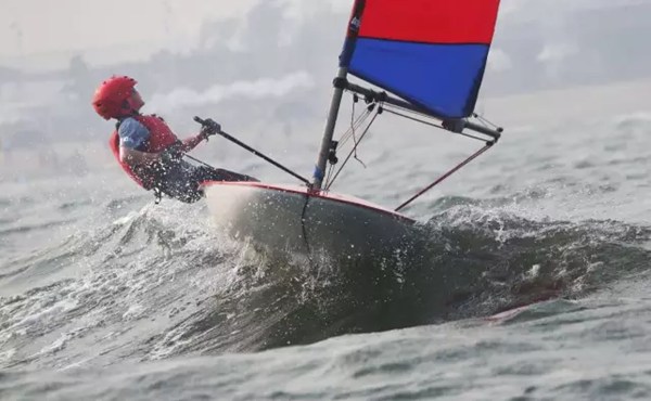 2个月，12万张照片，他用爱记录下了700个孩子的快乐童年