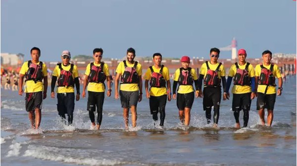 2个月，12万张照片，他用爱记录下了700个孩子的快乐童年