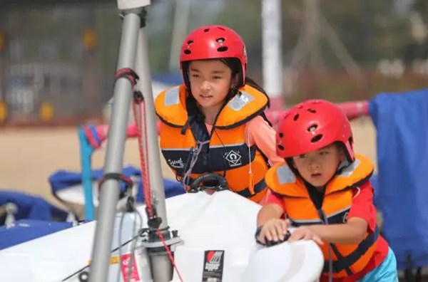 2个月，12万张照片，他用爱记录下了700个孩子的快乐童年