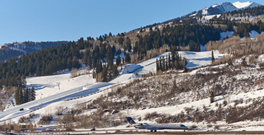 如何到达阿斯本雪堆山(Aspen-Snowmass)滑雪村