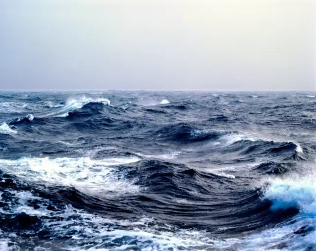 一个被困在海上438天的男人是如何获救的