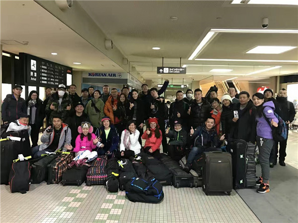 汗滴伞下土安比高原和下仓的滑雪体验D1