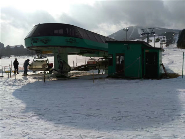 汗滴伞下土安比高原和下仓的滑雪体验D2