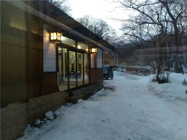 汗滴伞下土安比高原和下仓的滑雪体验D3