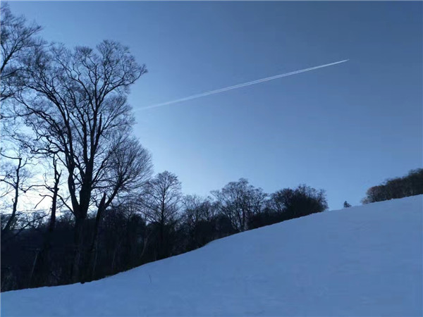 汗滴伞下土安比高原和下仓的滑雪体验D3