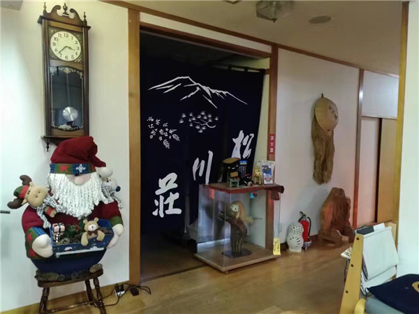 汗滴伞下土安比高原和下仓的滑雪体验D3