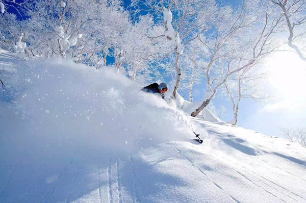汗滴伞下土安比高原和下仓的滑雪体验D1
