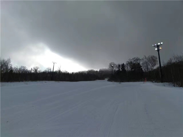 汗滴伞下土安比高原和下仓的滑雪体验D2