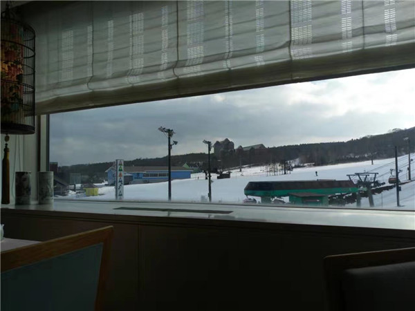 汗滴伞下土安比高原和下仓的滑雪体验D2