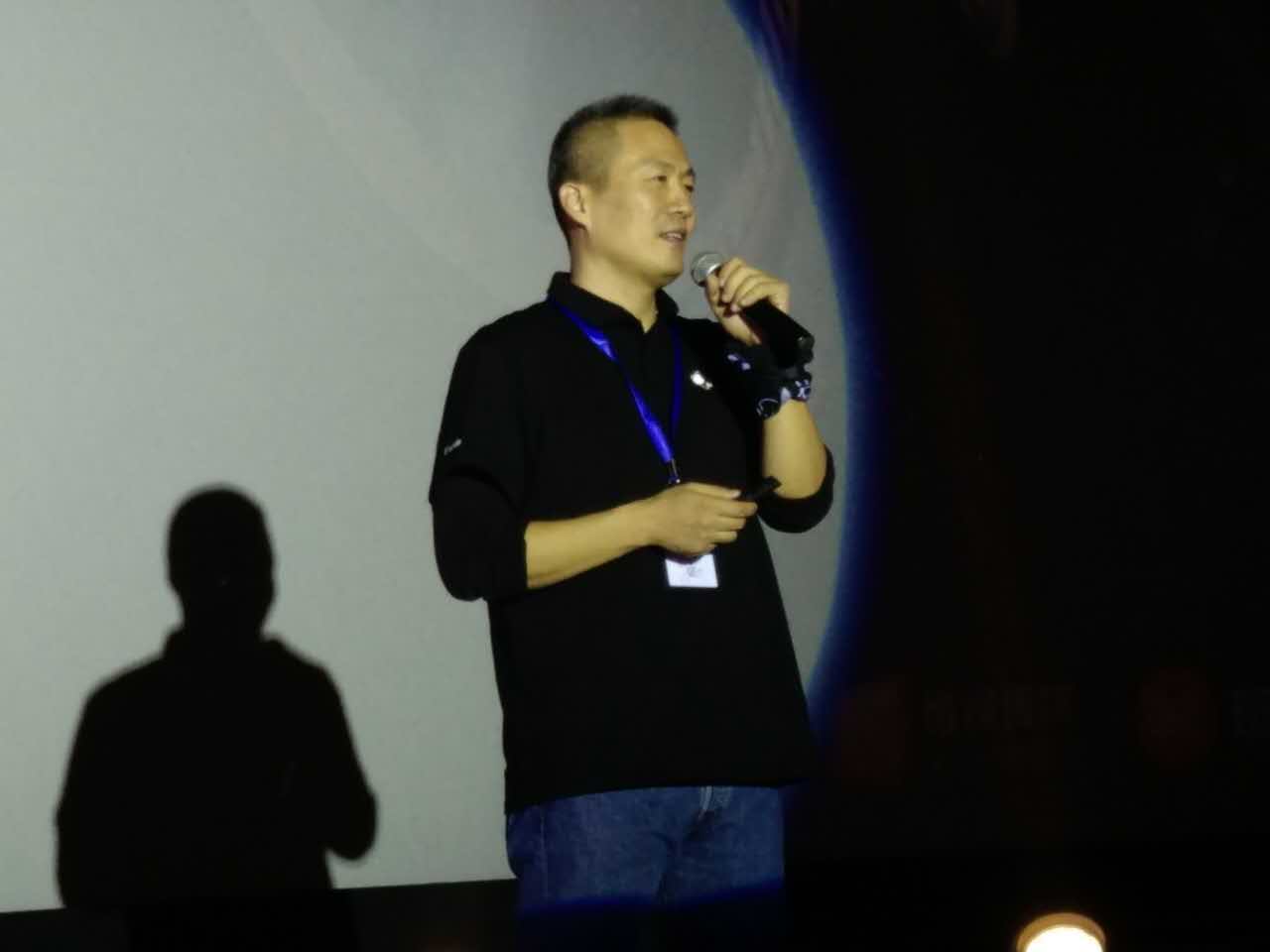 汗滴带"疯狂熊猫"去美国阿斯本滑雪体验