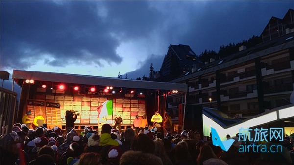 汗滴伞下土为2017年世界杯瑞士站女子高山超级大回转亚军颁奖