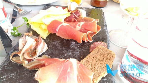 Crans Montana早、午餐