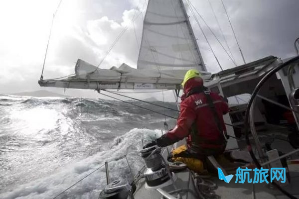 如何应对潜在的恶劣天气航行?