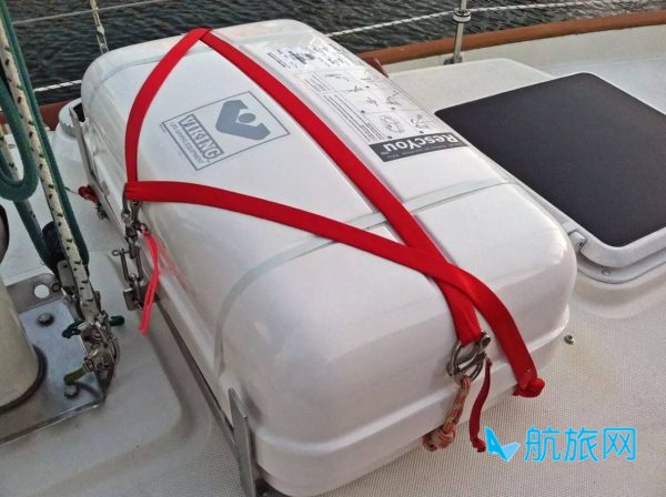 如何应对潜在的恶劣天气航行?