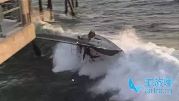 看! 躺在岸边的船？