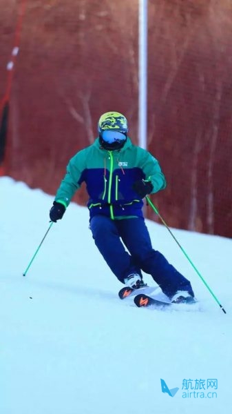 王晓飞滑雪教学——EASY SKI（19）双板综合运用【4】小回转