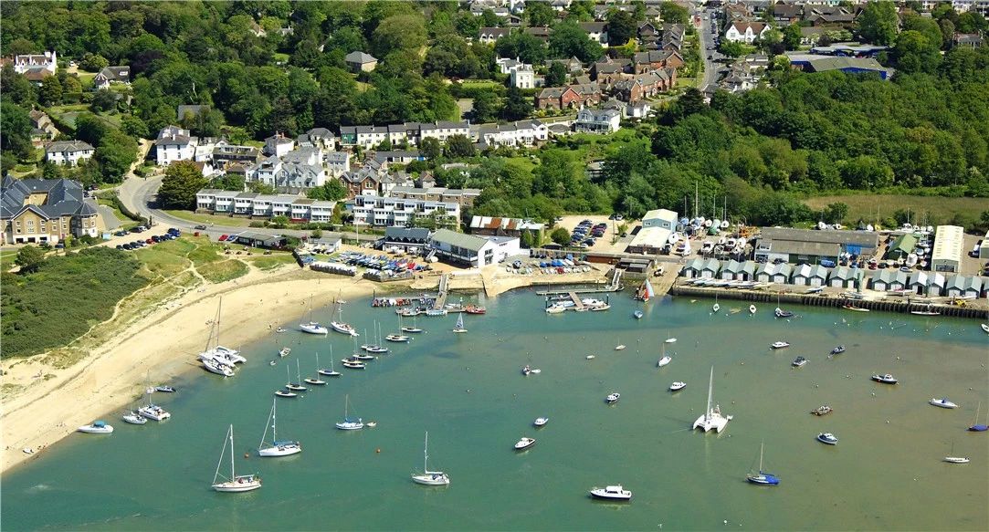 英国游艇码头分布第一篇:航海圣地怀特岛