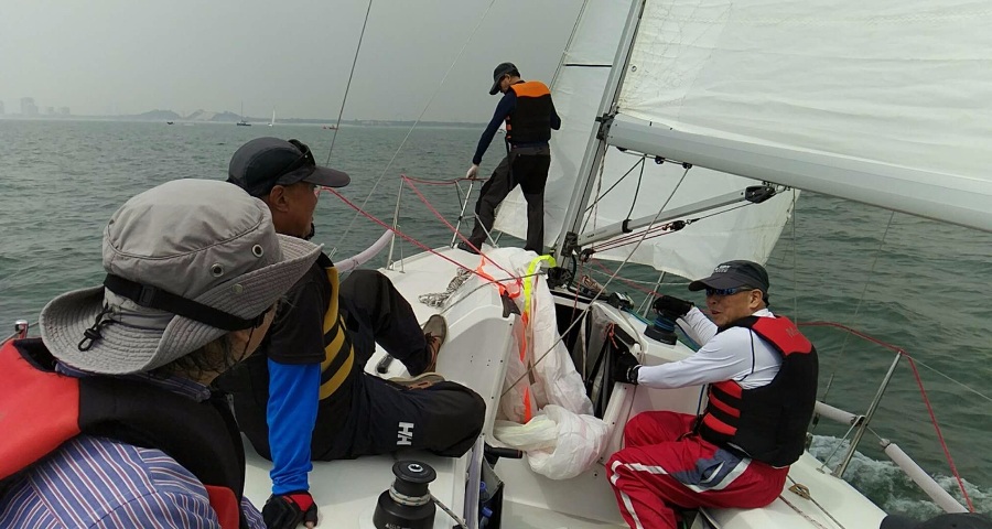 航旅网队参加秦皇岛帆船赛