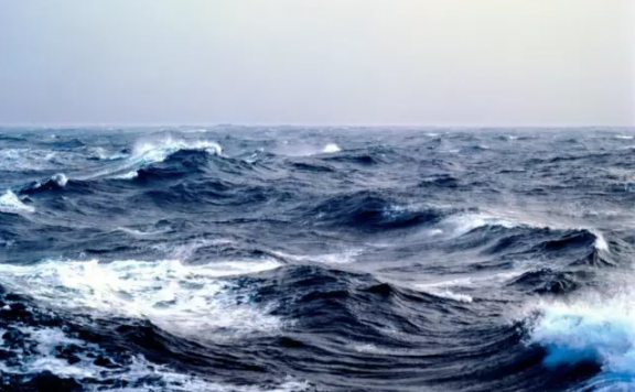 一个被困在海上438天的男人是如何获救的